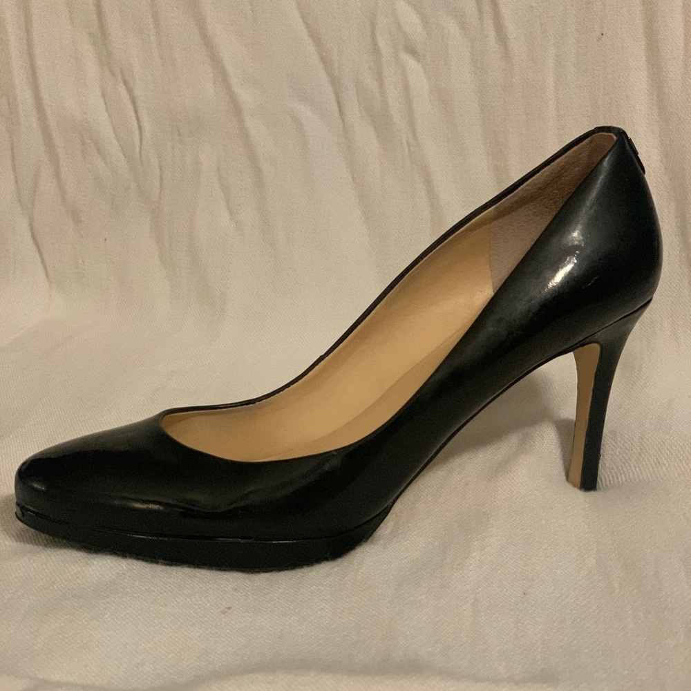 Ivanka Trump black leather pump